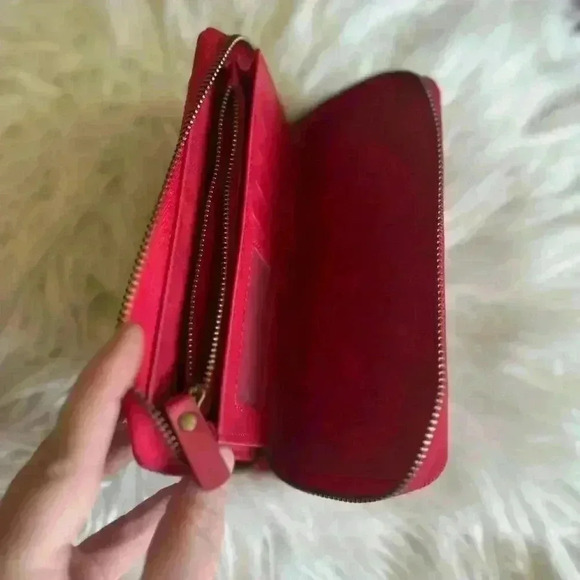 Red Pola Zip Leather Wallet Cross-hatched Leather - Picture 6 of 9